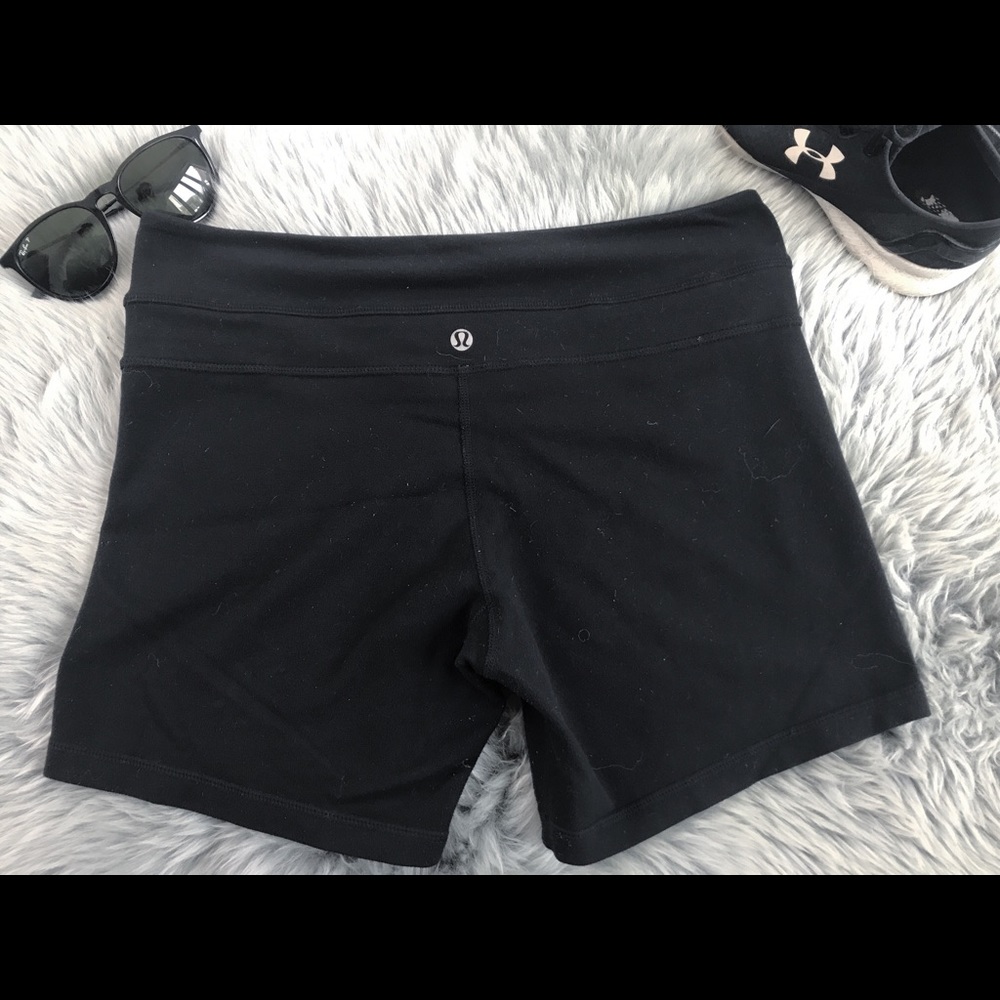 Lululemon black stretch athletic shorts sz8